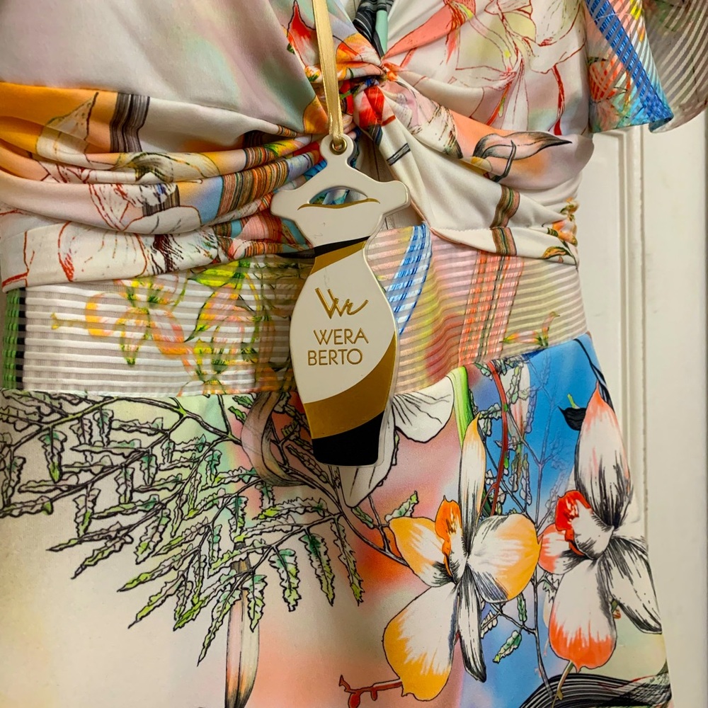 Vibrate cocktail dress, with embellished shoulders